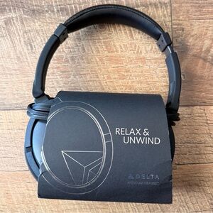 NWT Delta Airlines Noise Canceling Over-Ear Premium Headset First Class